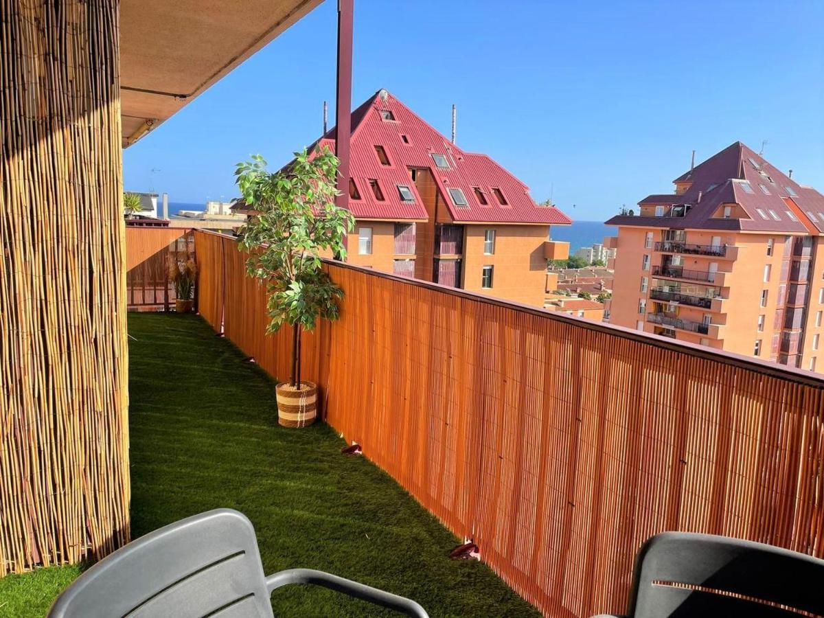 Apartamento Con Piscina Y Gran Terraza Con Vistas - Muy Cerca De La Playa, El Centro Y La Estacion Apartamento Vilassar De Mar Exterior foto