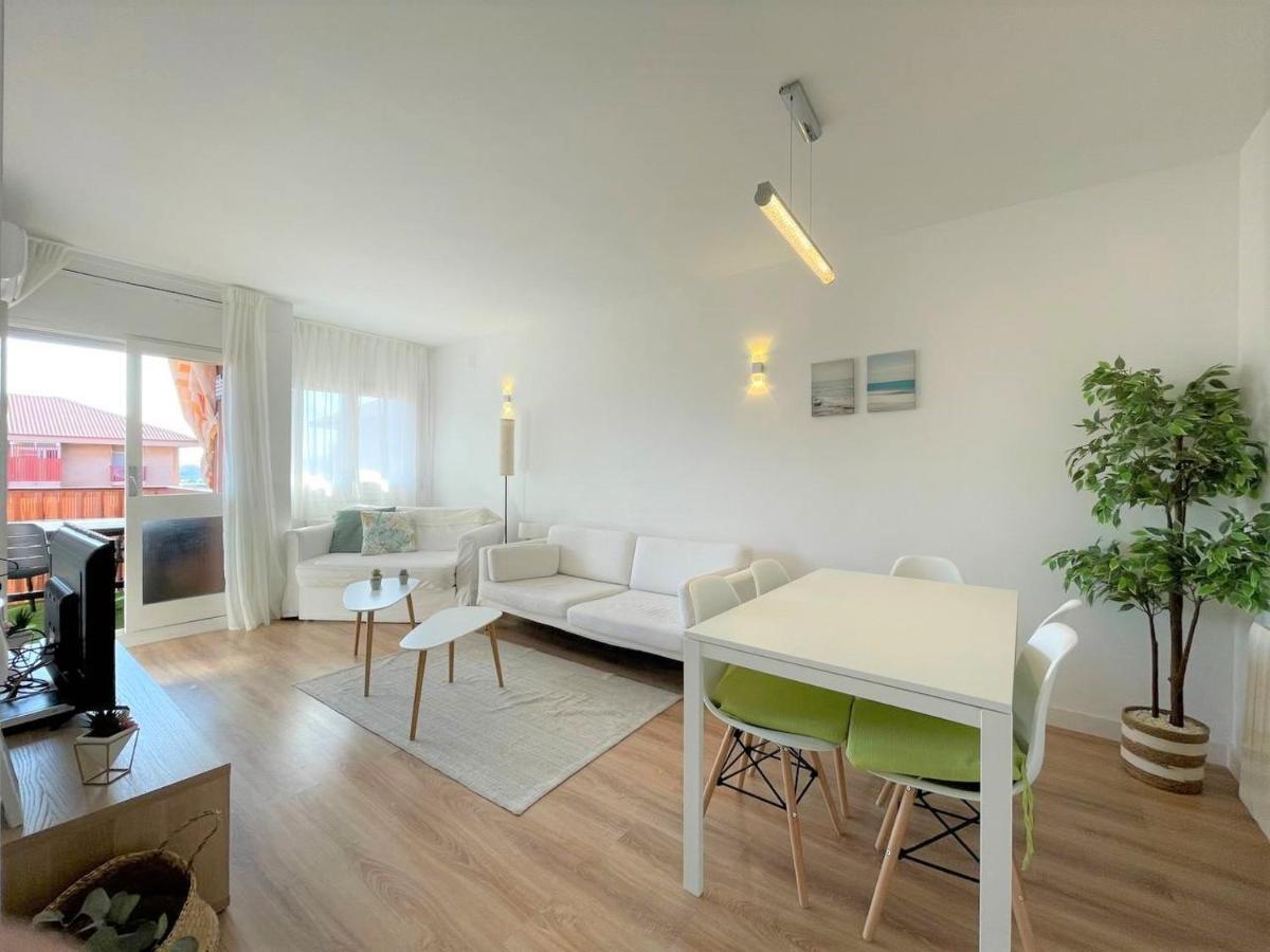Apartamento Con Piscina Y Gran Terraza Con Vistas - Muy Cerca De La Playa, El Centro Y La Estacion Apartamento Vilassar De Mar Exterior foto