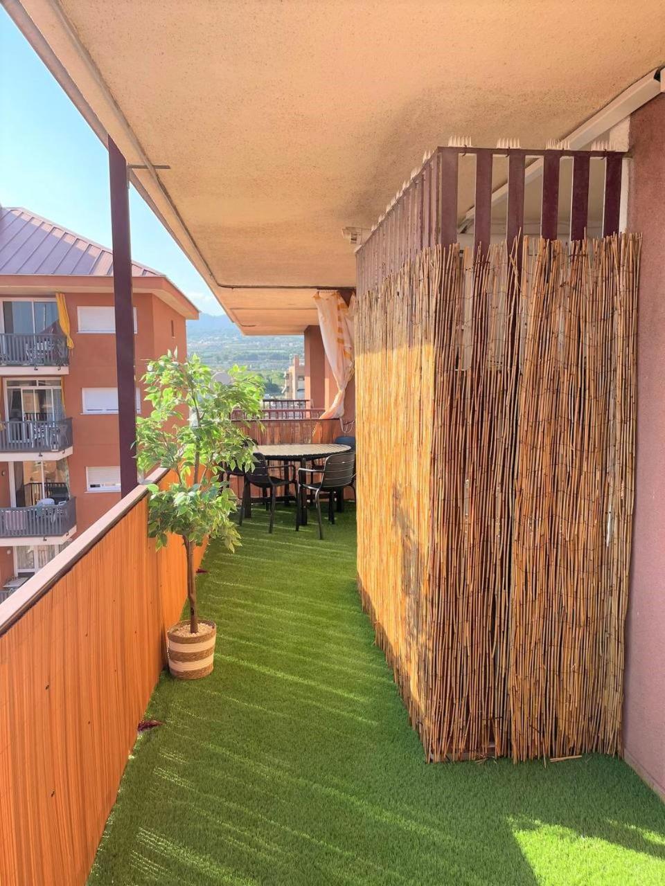 Apartamento Con Piscina Y Gran Terraza Con Vistas - Muy Cerca De La Playa, El Centro Y La Estacion Apartamento Vilassar De Mar Exterior foto